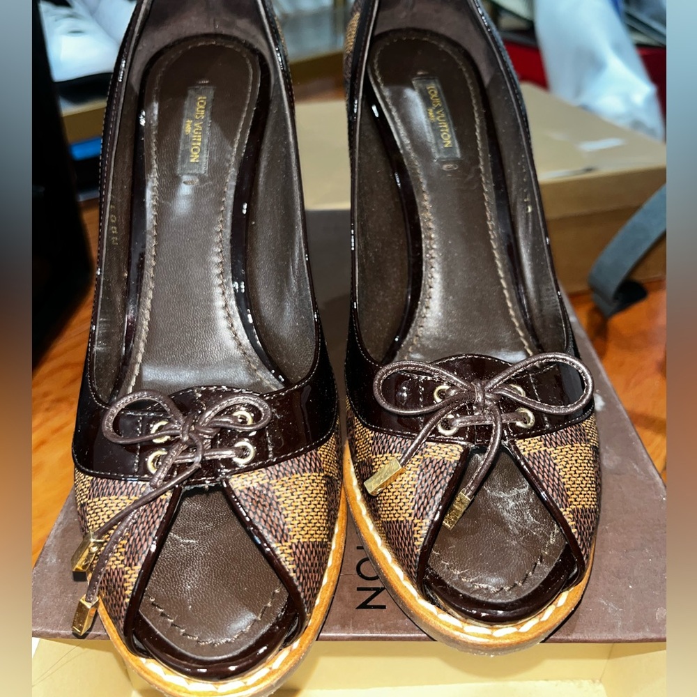 Louis vuitton monogram pumps